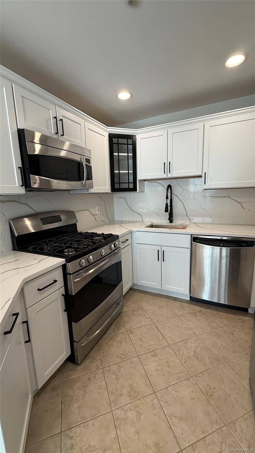 Melville, NY 11747,157 Brattle CIR