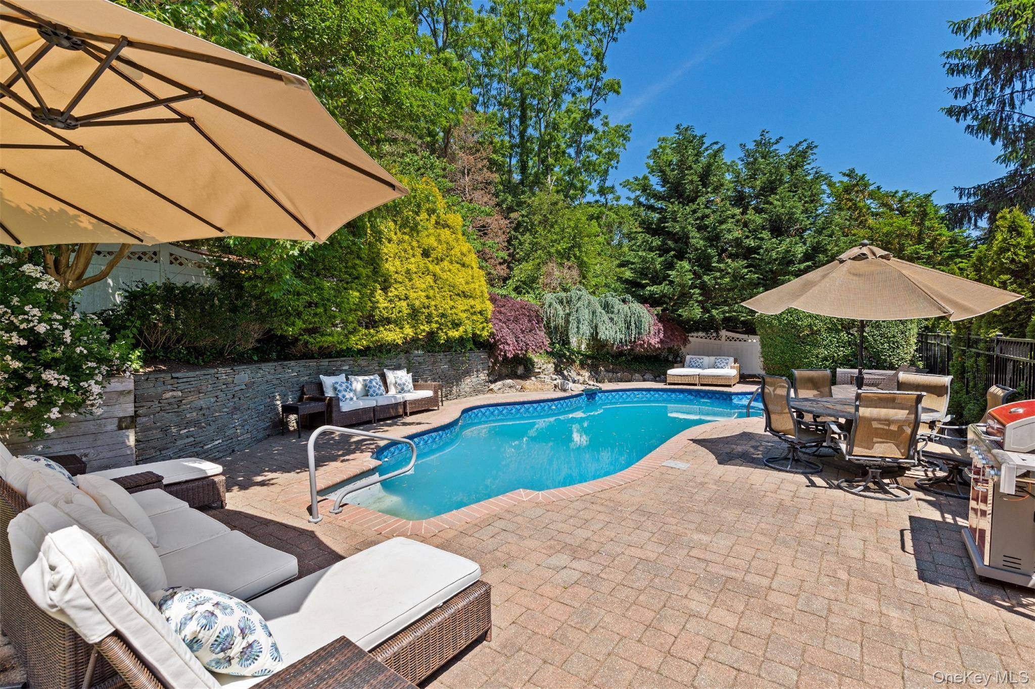 Southold, NY 11971,345 Colonial RD