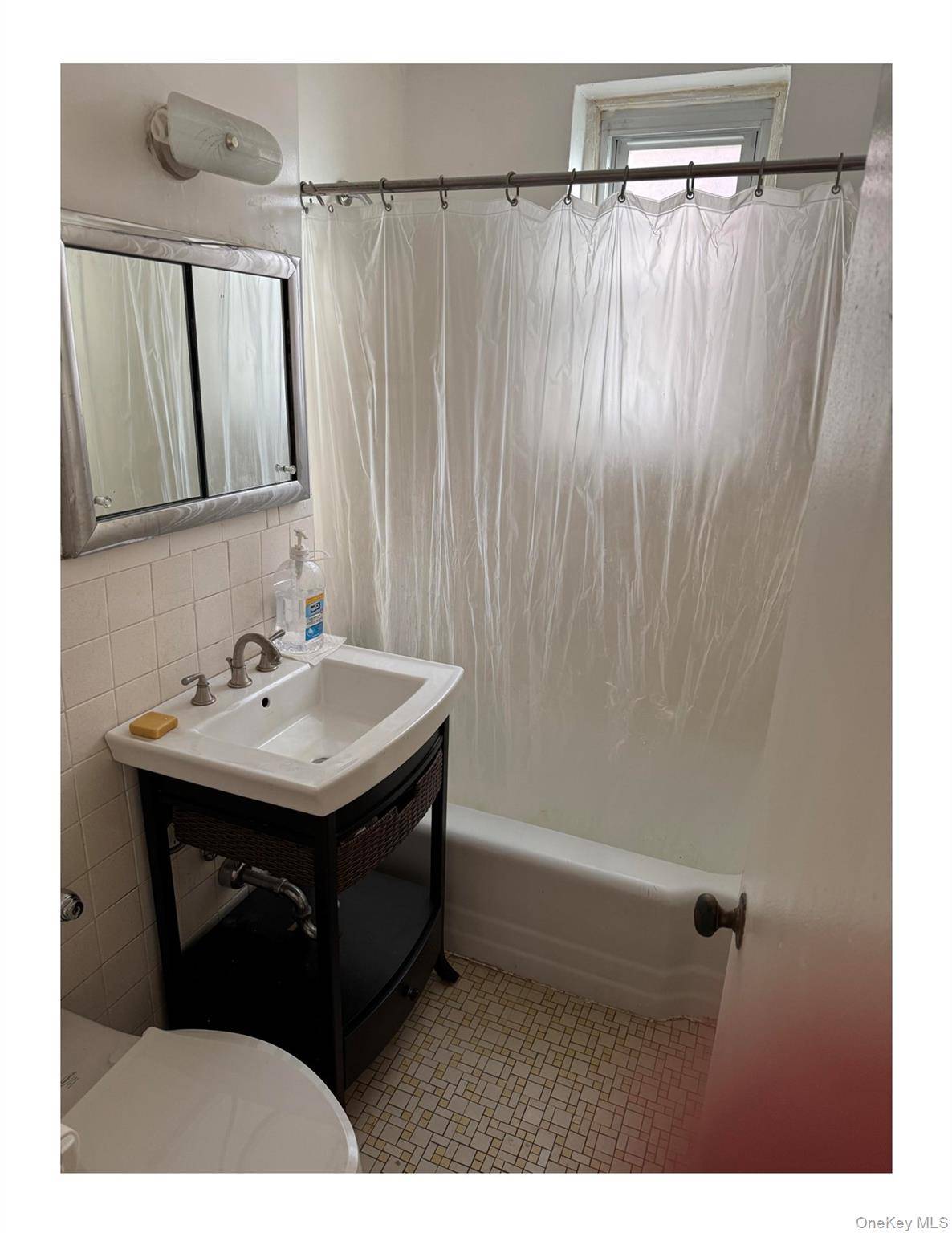 Freeport, NY 11520,100 Brooklyn AVE #3S