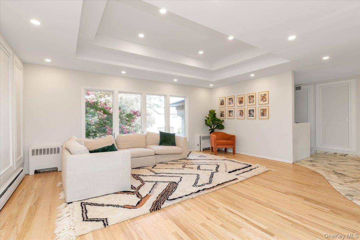 North Woodmere, NY 11581,817 Glenridge Avenue