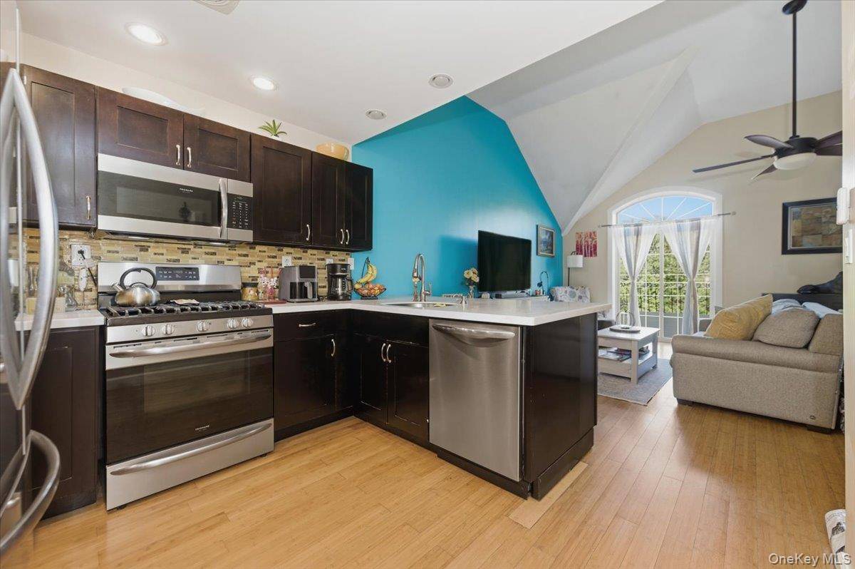 Bronx, NY 10469,2853 Ely AVE #3