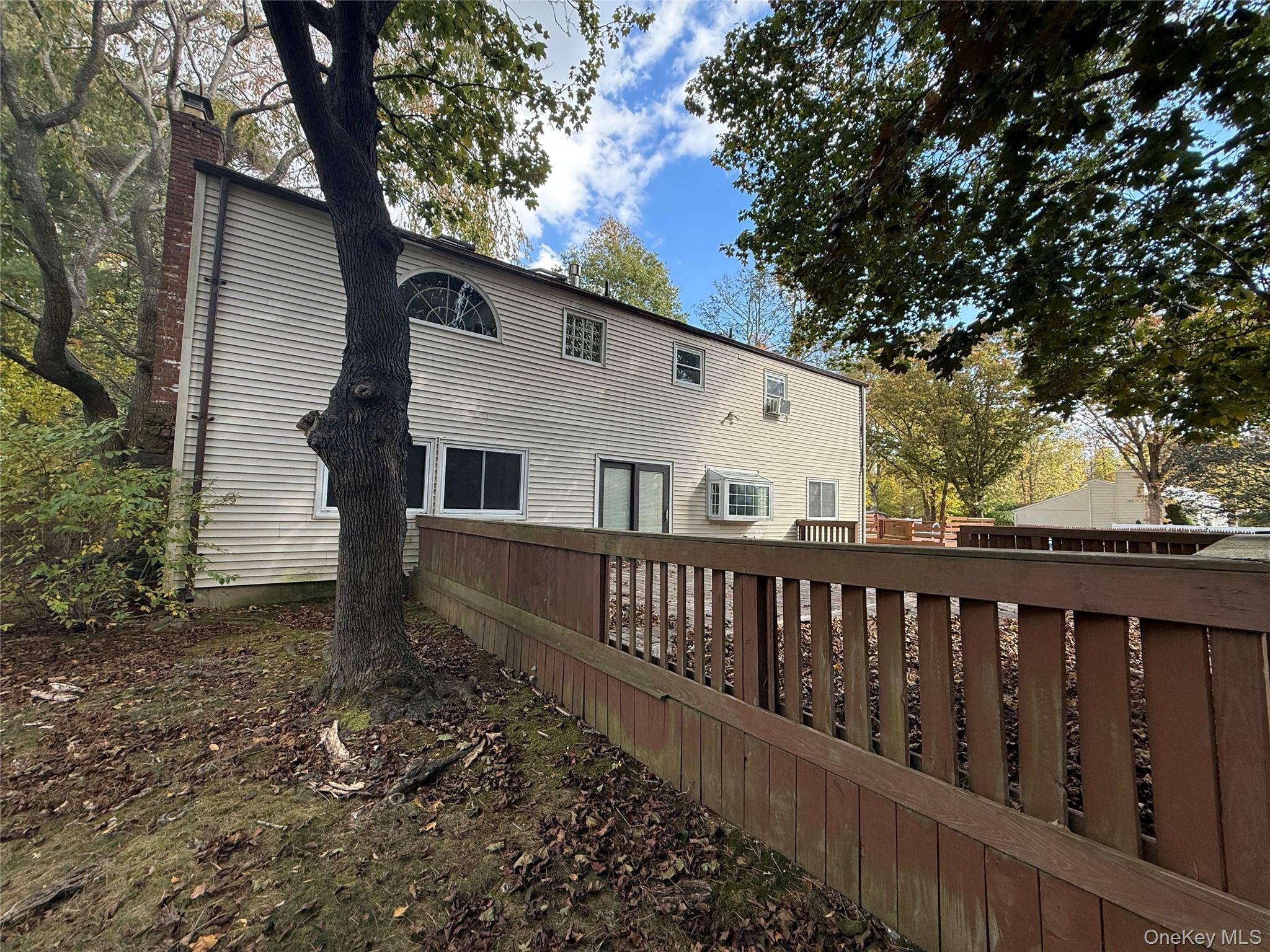 Dix Hills, NY 11746,7 Shoreham DR