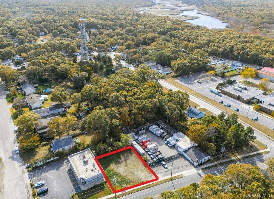 Shirley, NY 11967,586 Montauk Highway