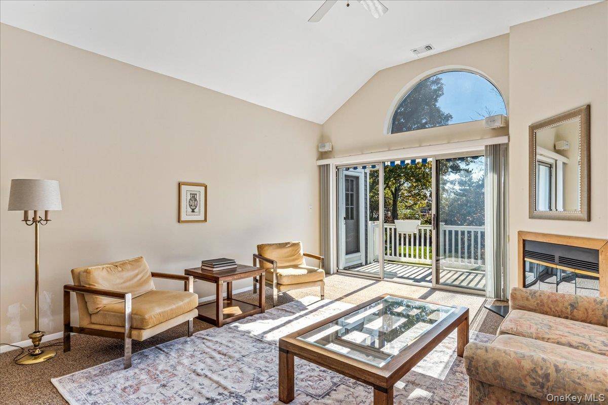 Moriches, NY 11955,414 Lindsay LN