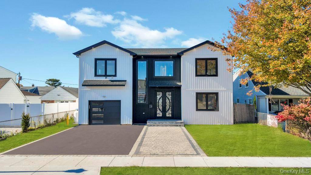 Levittown, NY 11756,14 Bark LN