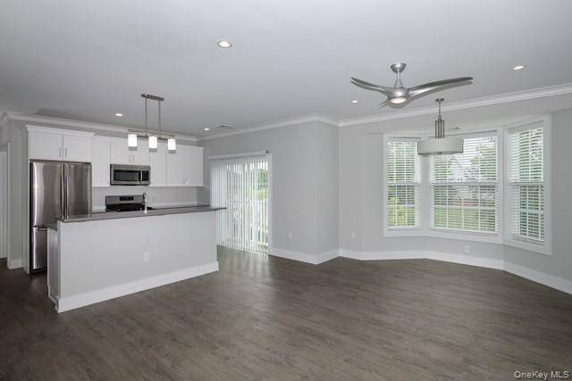 Central Islip, NY 11722,75 Circle DR #89-212