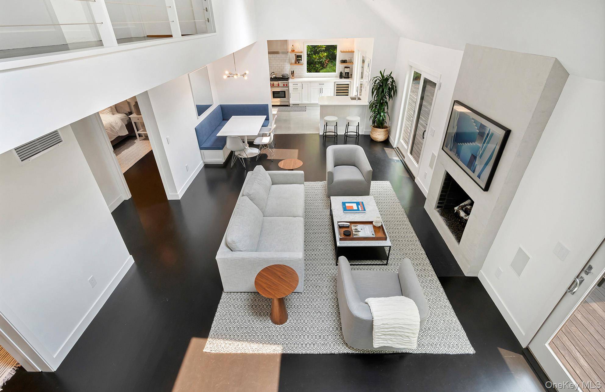 East Hampton, NY 11937,8 Foxglove RD