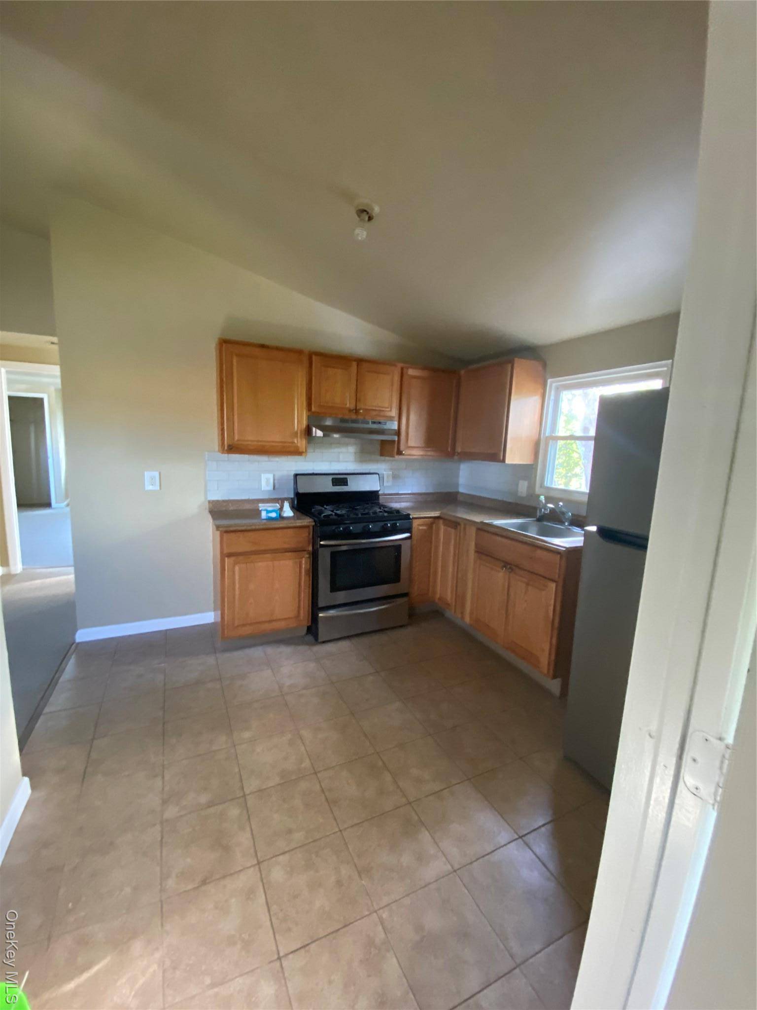 Brentwood, NY 11717,18 3rd AVE #A