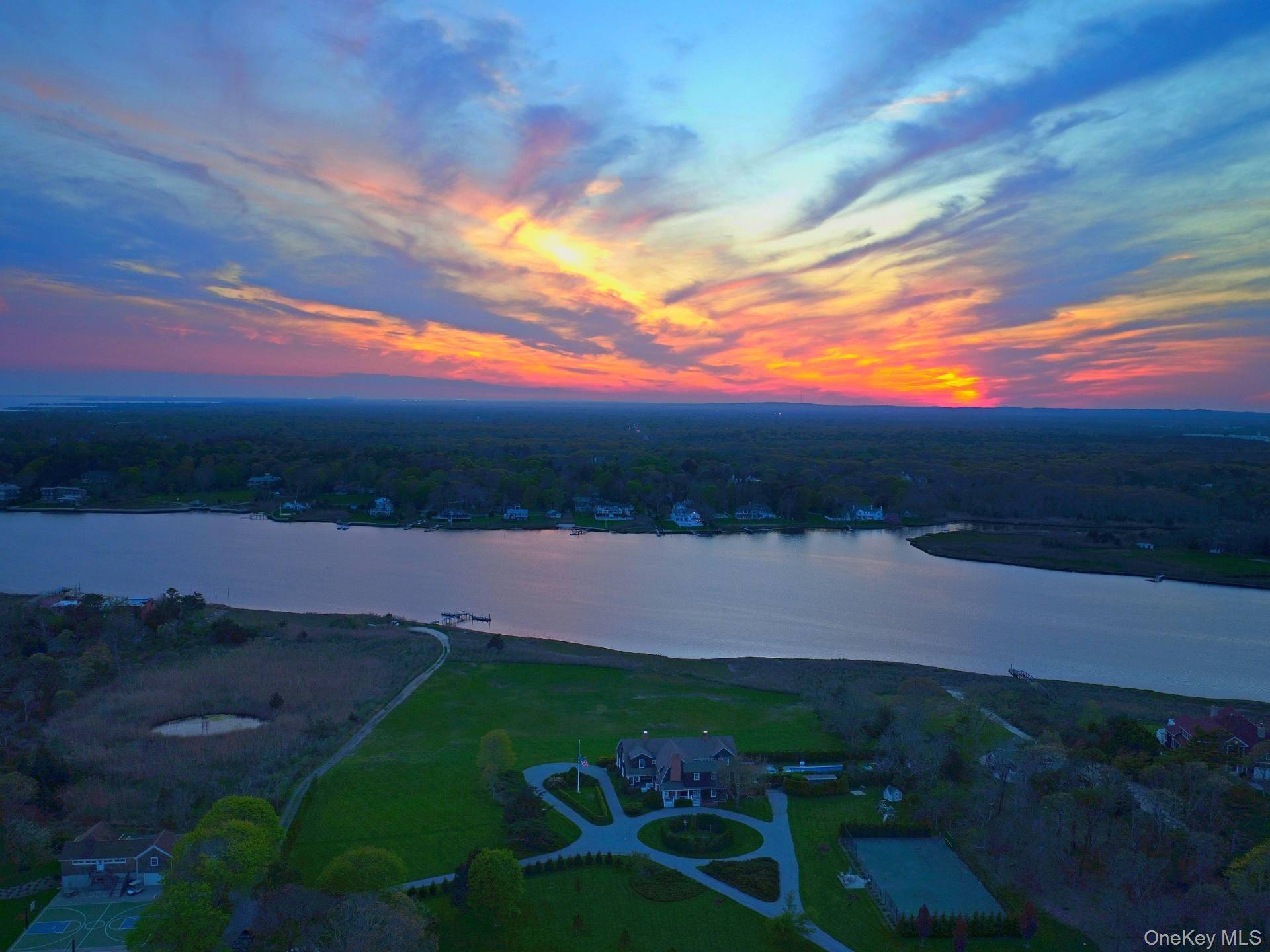 Quogue, NY 11959,4 Sandacres LN