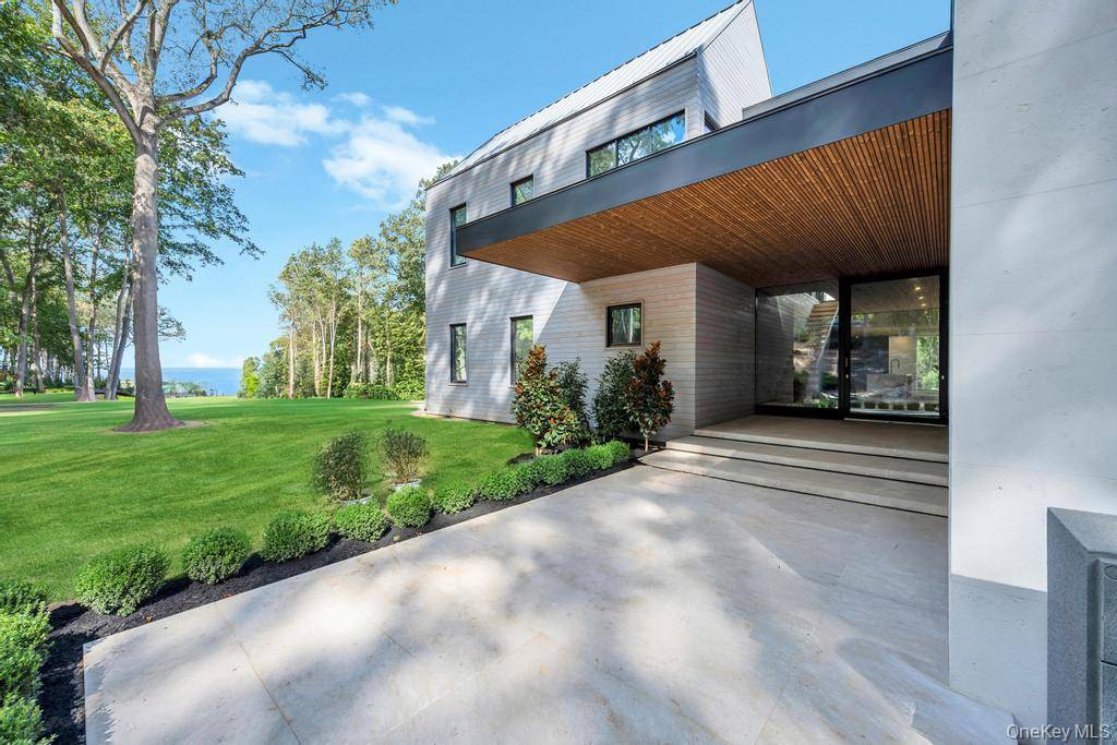 Lloyd Harbor, NY 11743,28 Watch Way