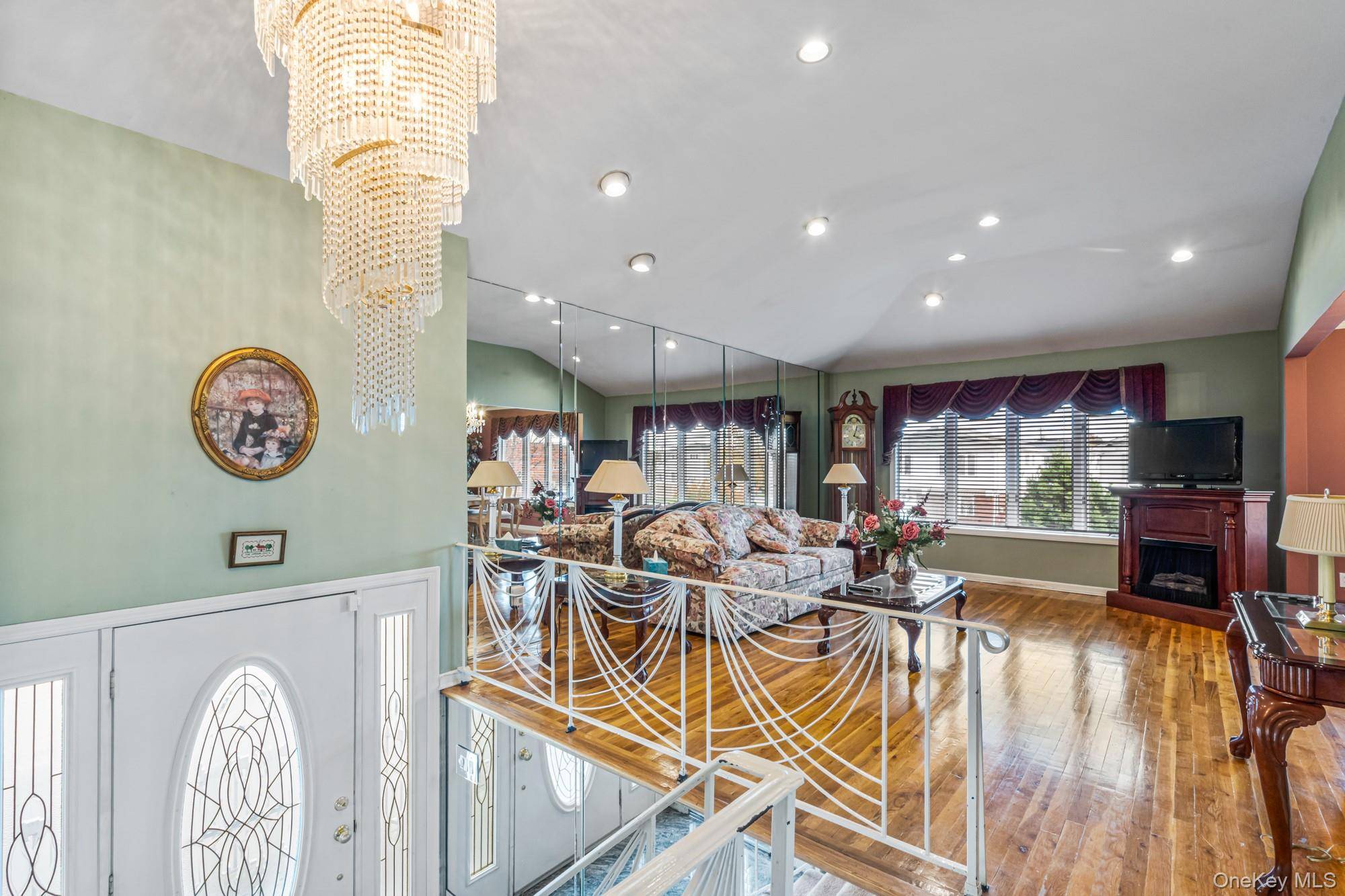 Howard Beach, NY 11414,16148 84th ST