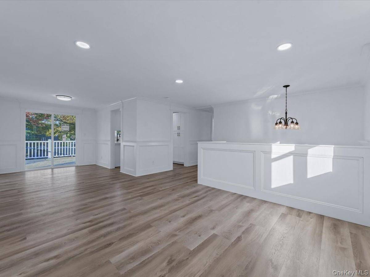 Selden, NY 11784,99 Elmwood AVE