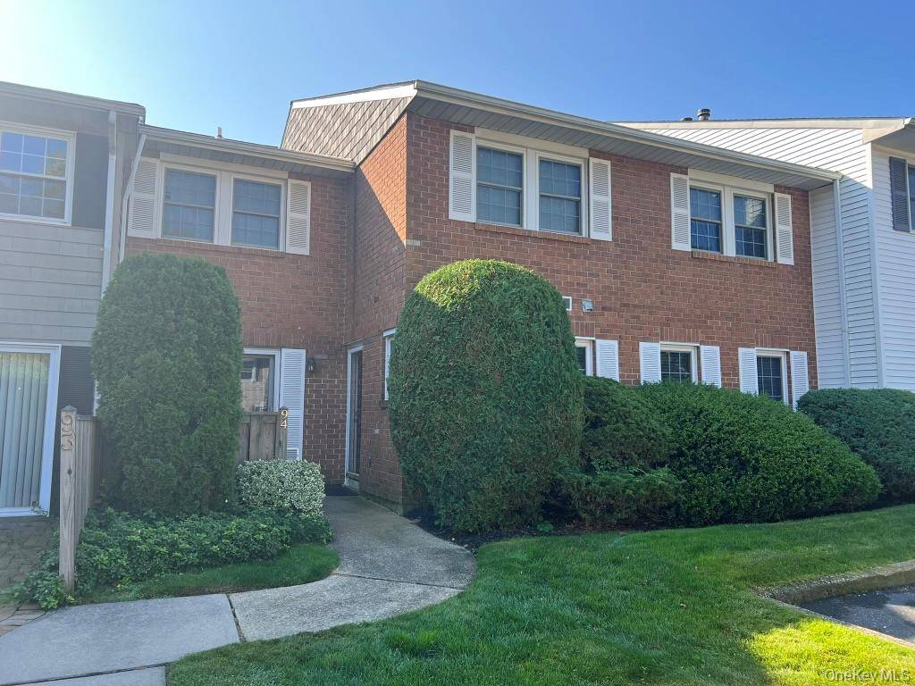 Woodbury, NY 11797,94 Aspen Drive East