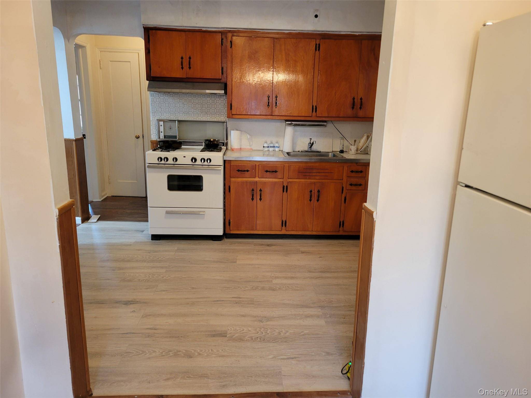 Valley Stream, NY 11580,228 East