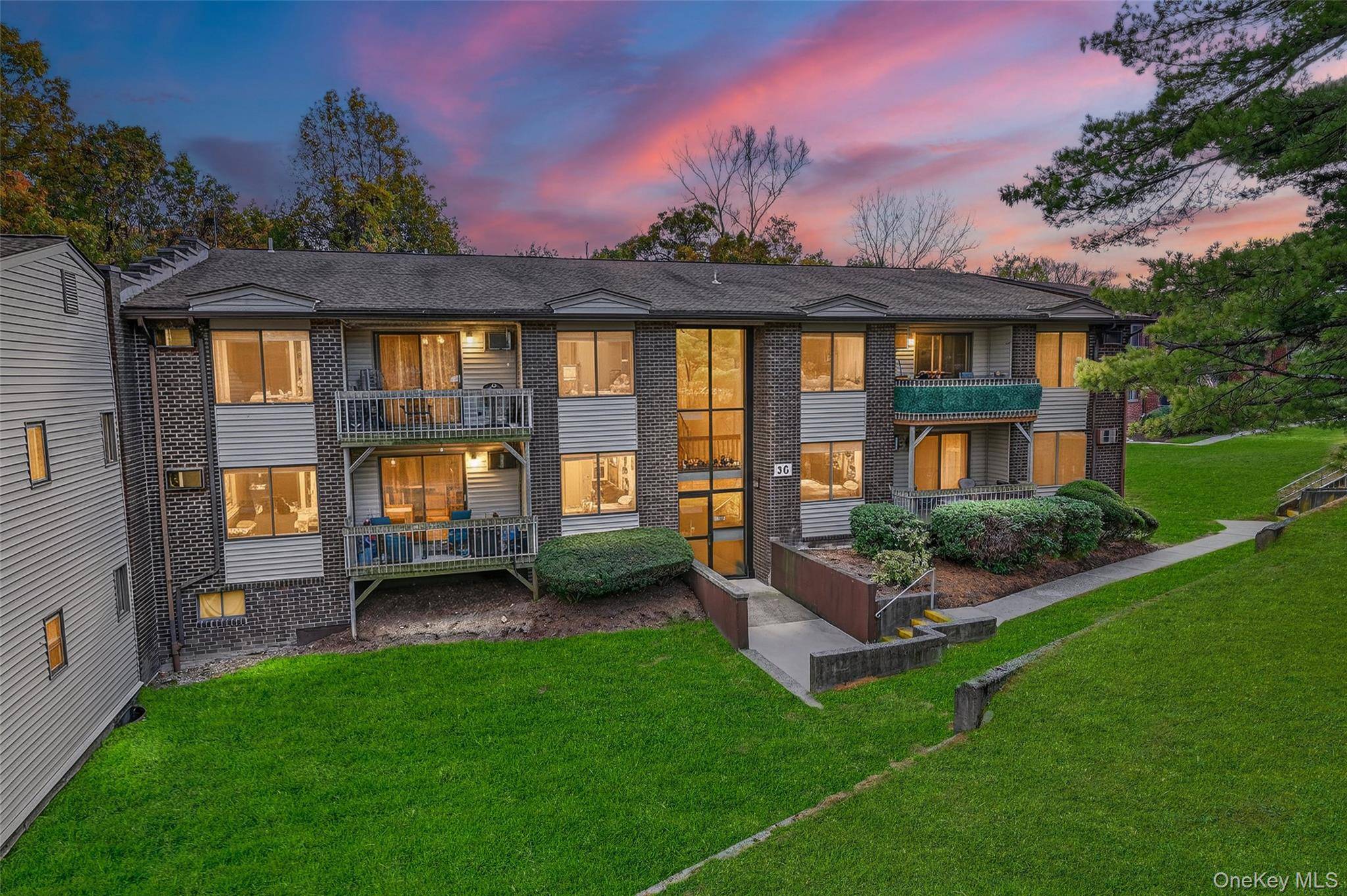 Pomona, NY 10970,366 Country Club LN