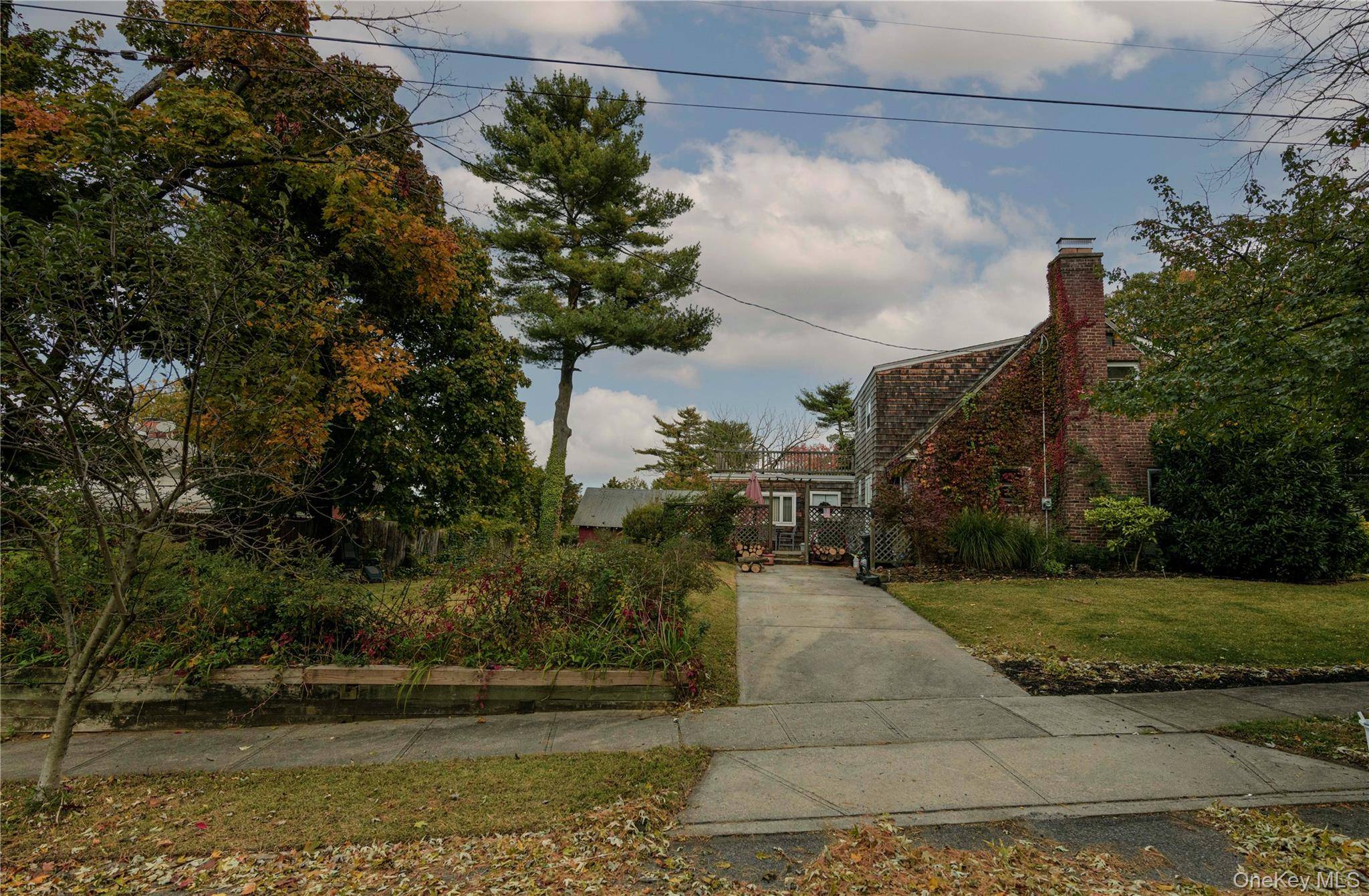 Douglaston, NY 11363,301 Park LN