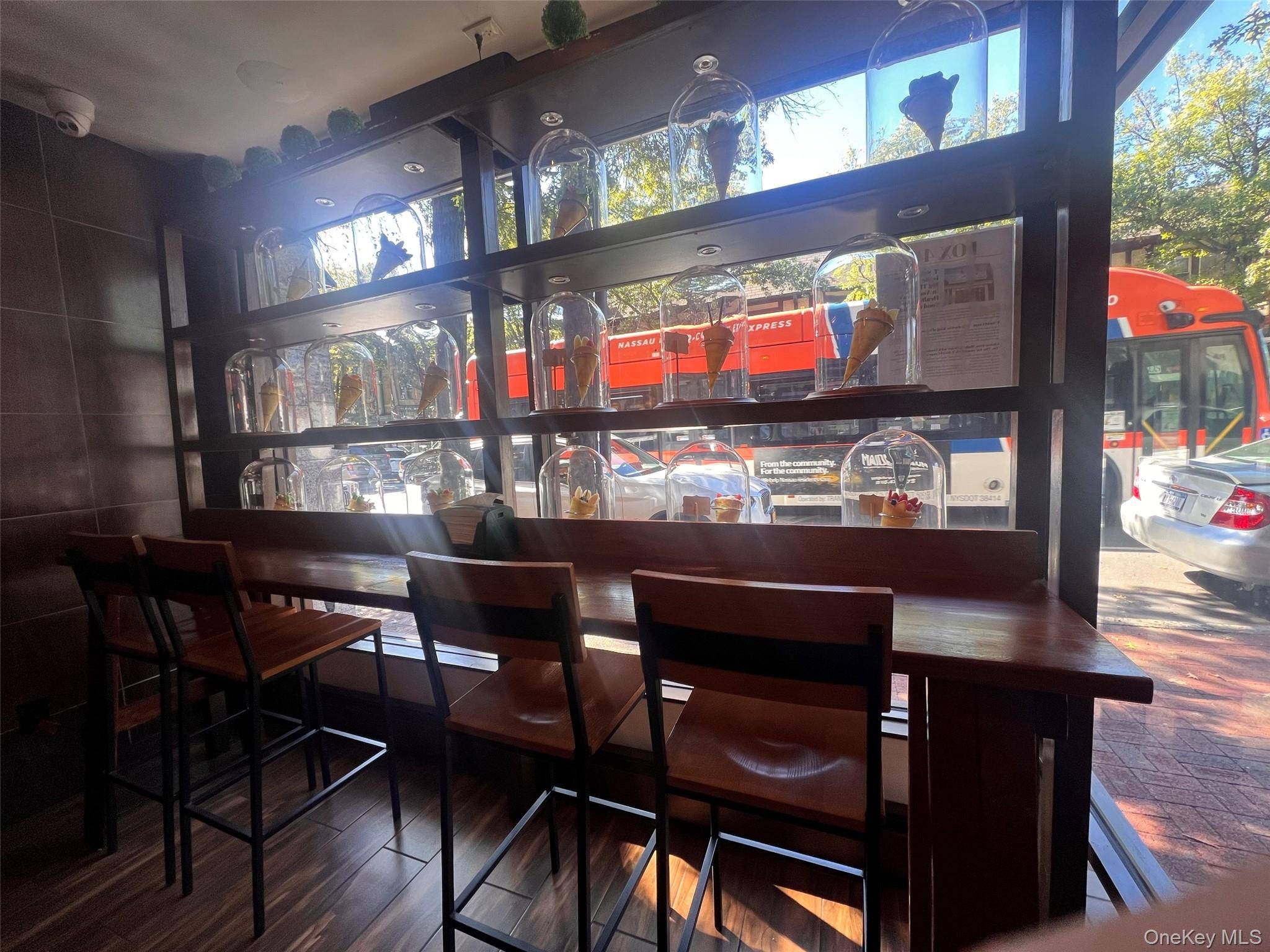 Great Neck, NY 11021,71 Middle Neck RD