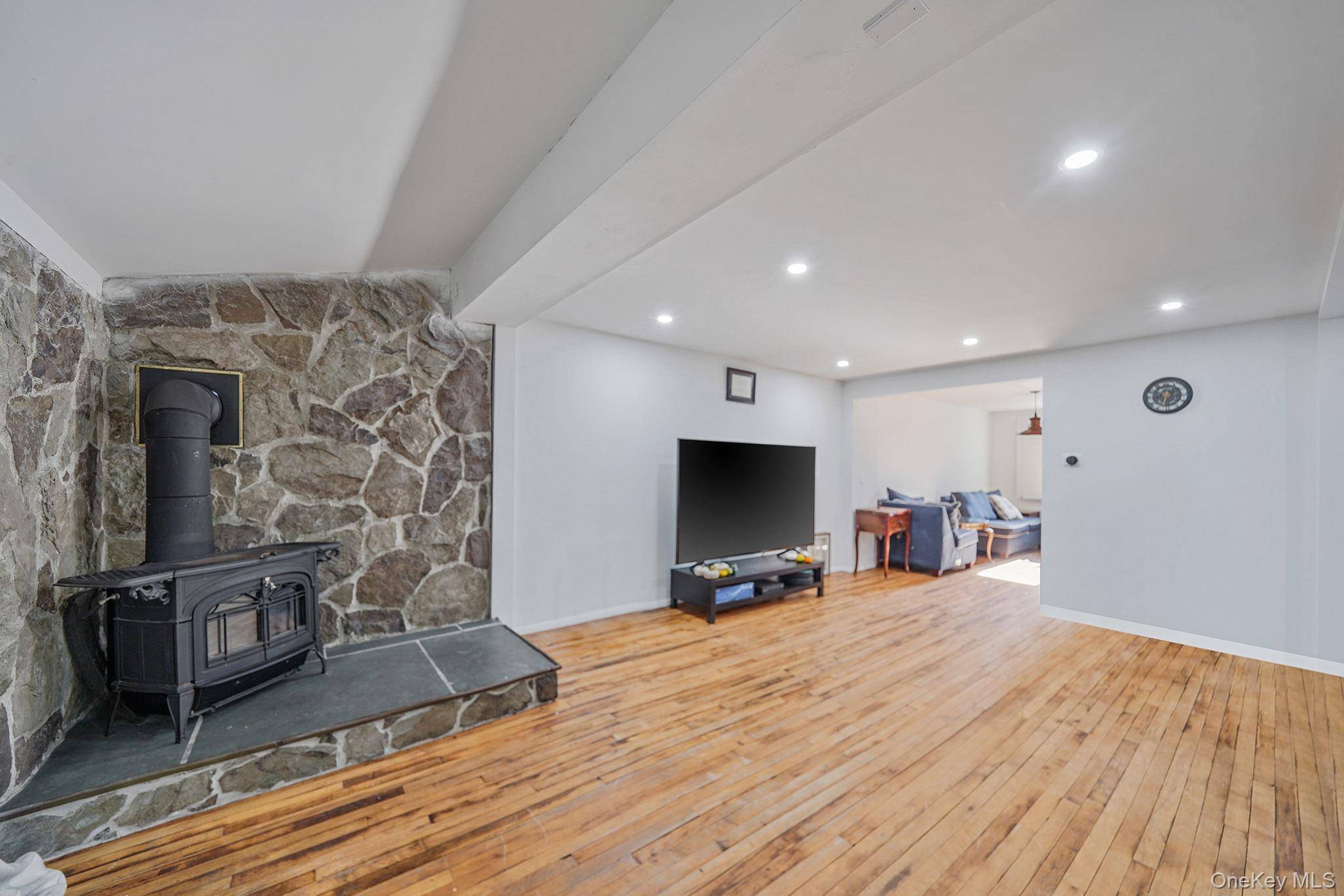 Cedarhurst, NY 11516,477 Court AVE