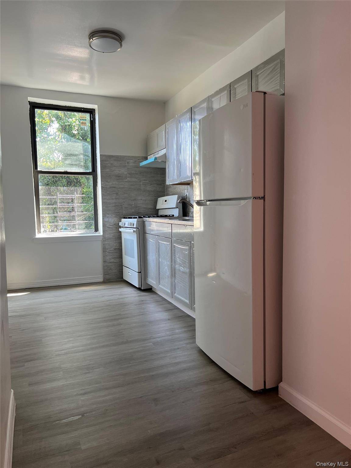 Bronx, NY 10462,1810 Barnes AVE