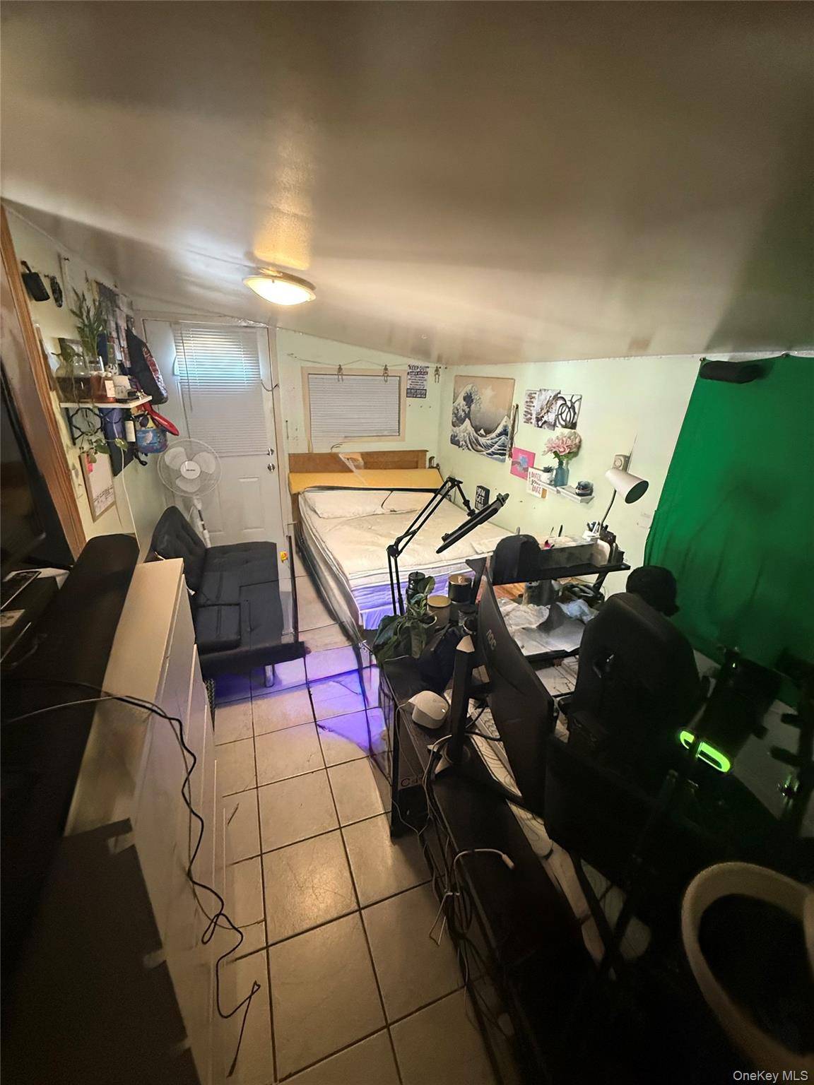 West Babylon, NY 11704,Address not disclosed