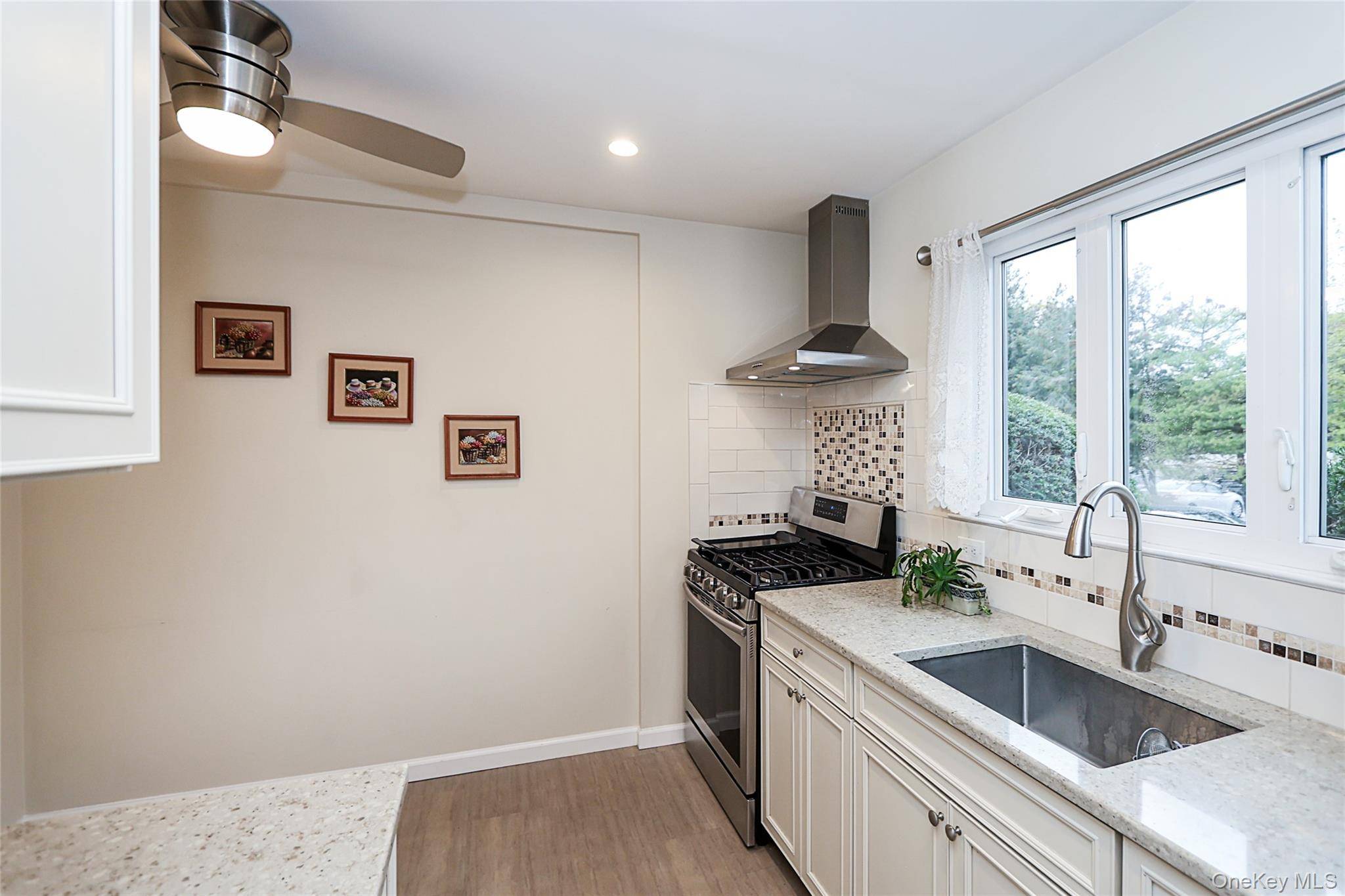 Plainview, NY 11803,6 Gerhard RD