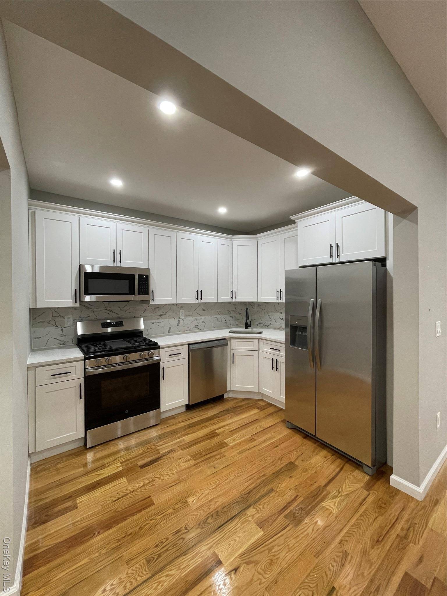 Cambria Heights, NY 11411,21739 114th RD