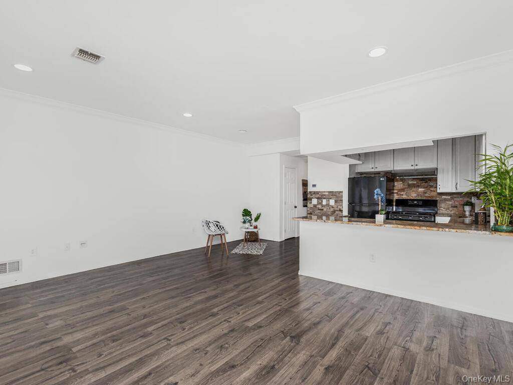 Bronx, NY 10473,197 Surf DR #123