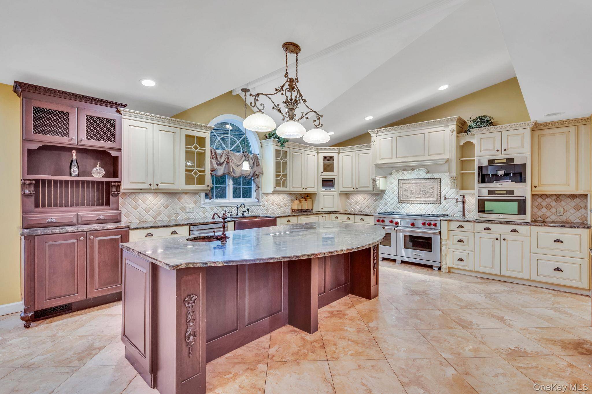 New Hyde Park, NY 11040,1023 Maple LN