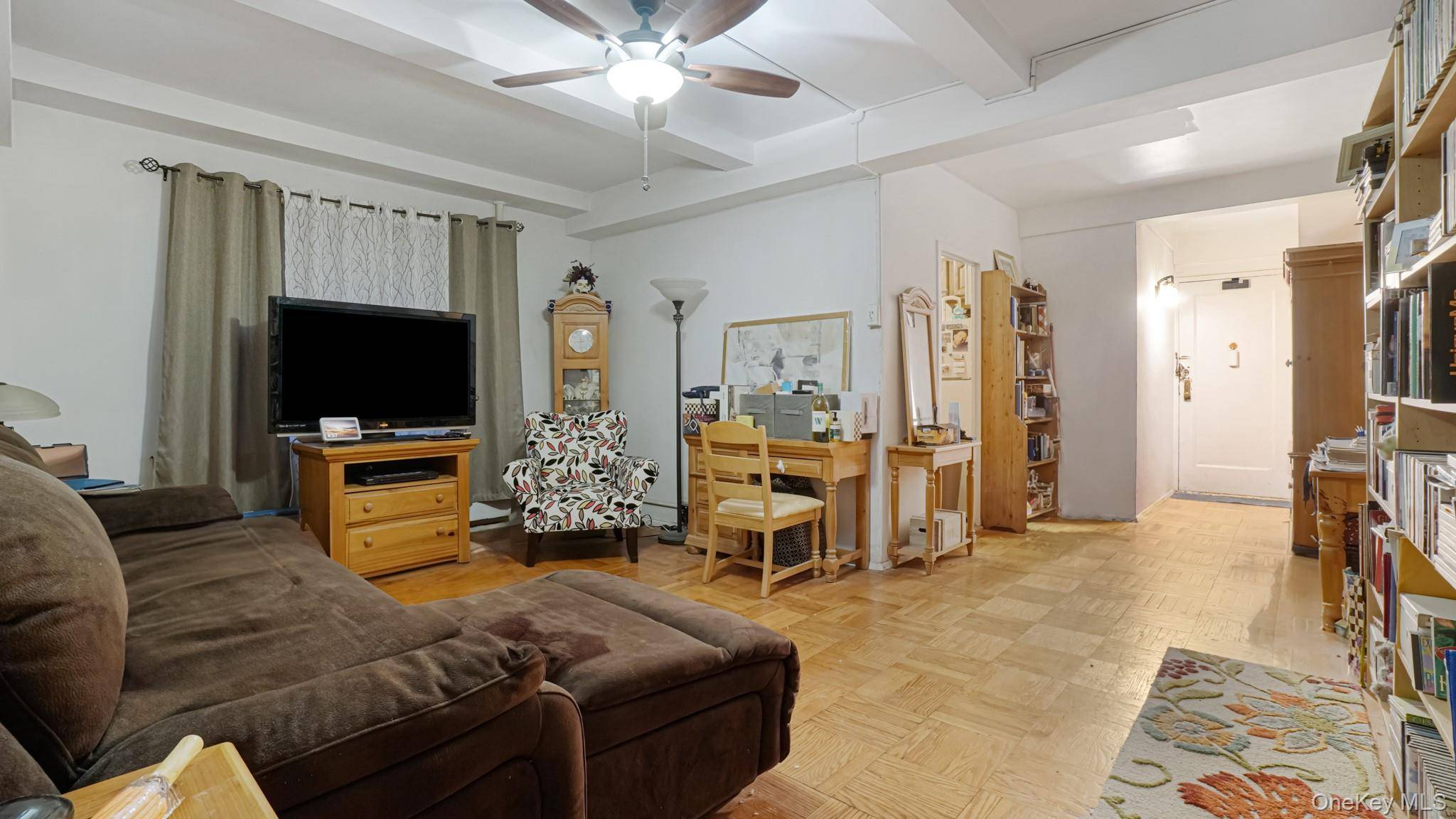 Bronx, NY 10462,2075 Saint Raymond AVE #5H