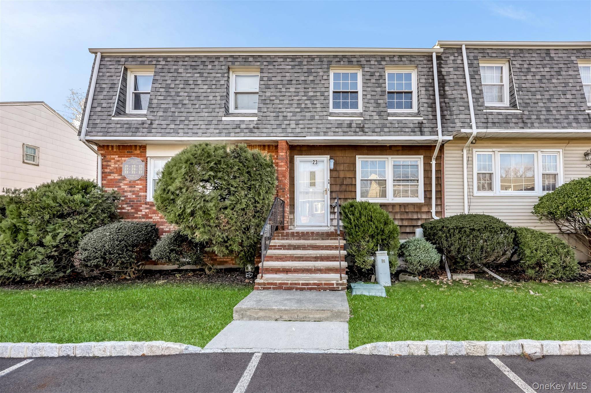 Spring Valley, NY 10977,23 Gladys DR