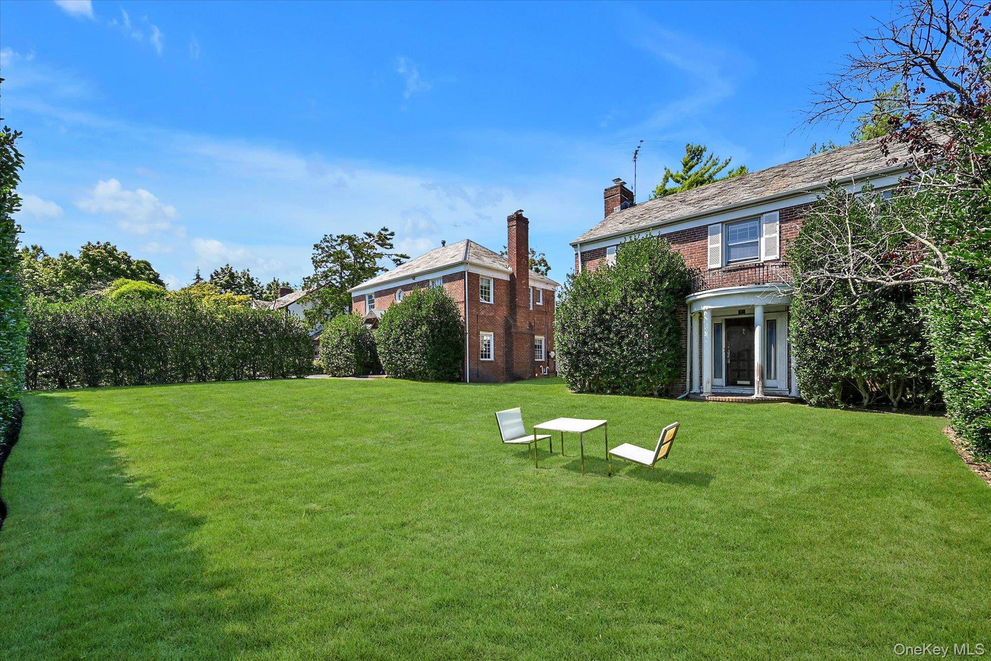 Lawrence, NY 11559,16 Beechwood DR