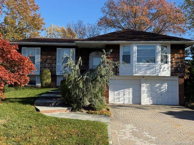 Roslyn, NY 11576,19 Carriage RD