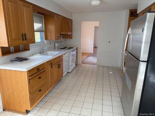 Roslyn, NY 11576,19 Carriage RD