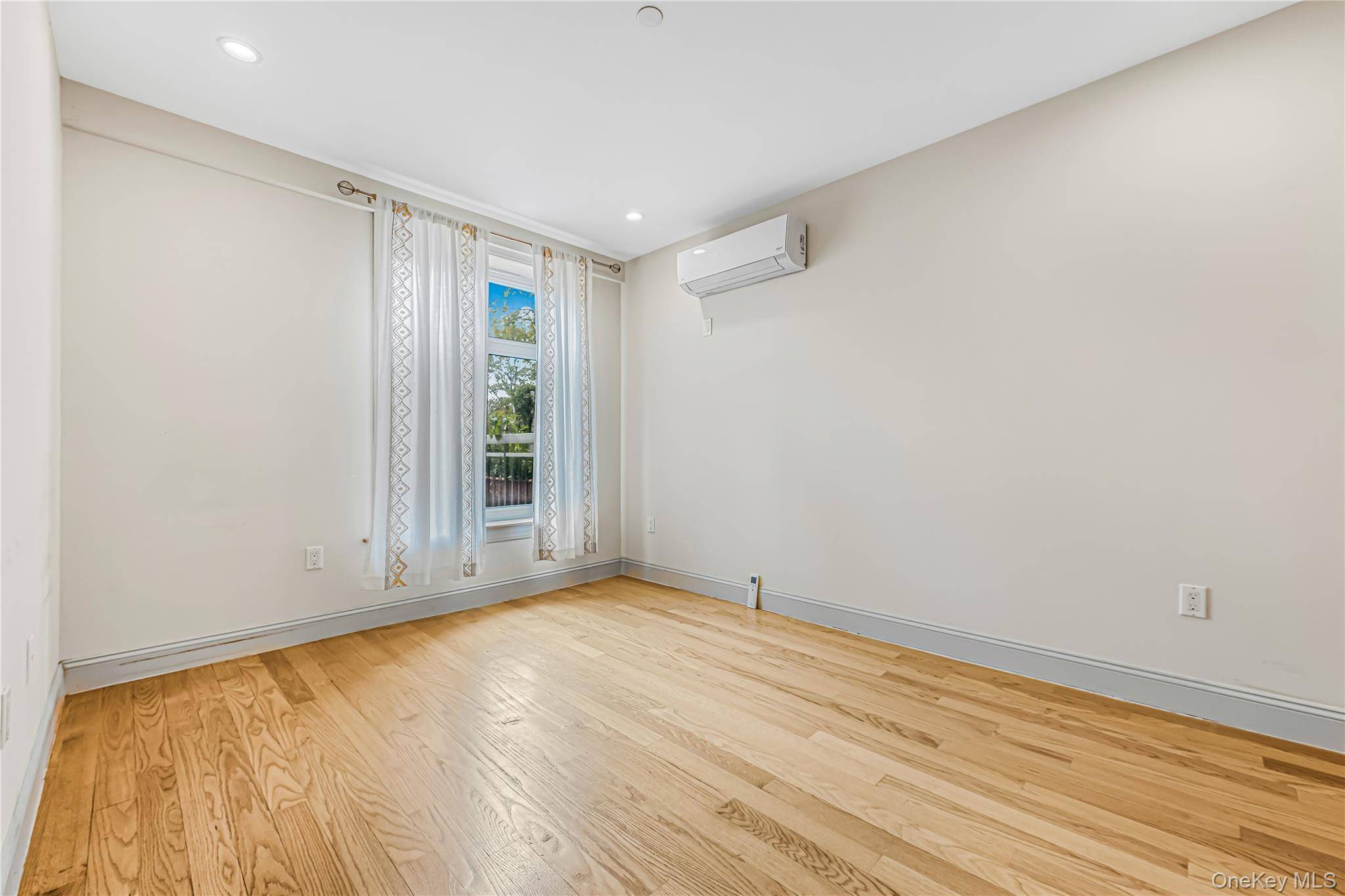 Rego Park, NY 11374,6538 Austin ST #2A