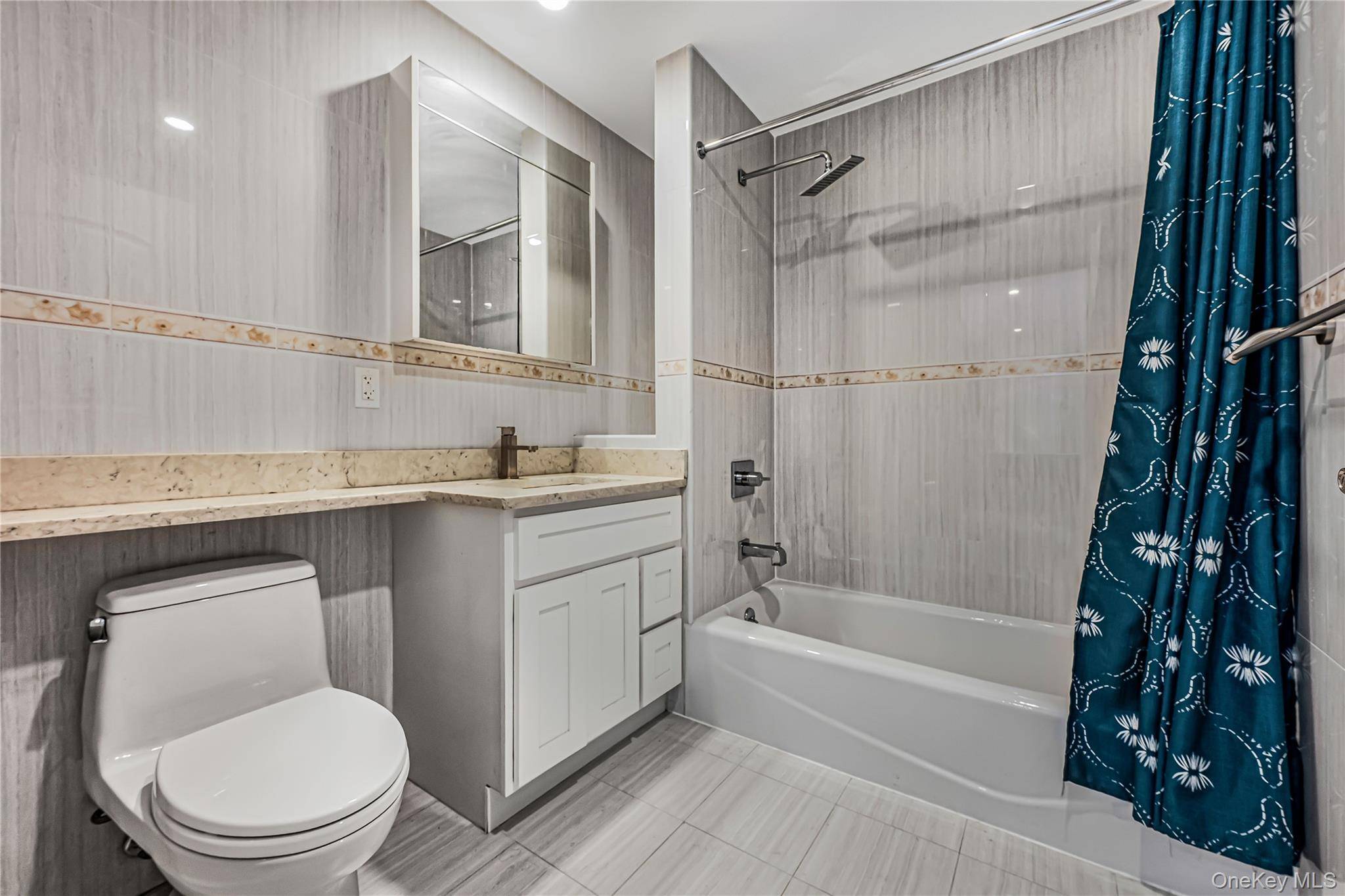 Rego Park, NY 11374,6538 Austin ST #2A