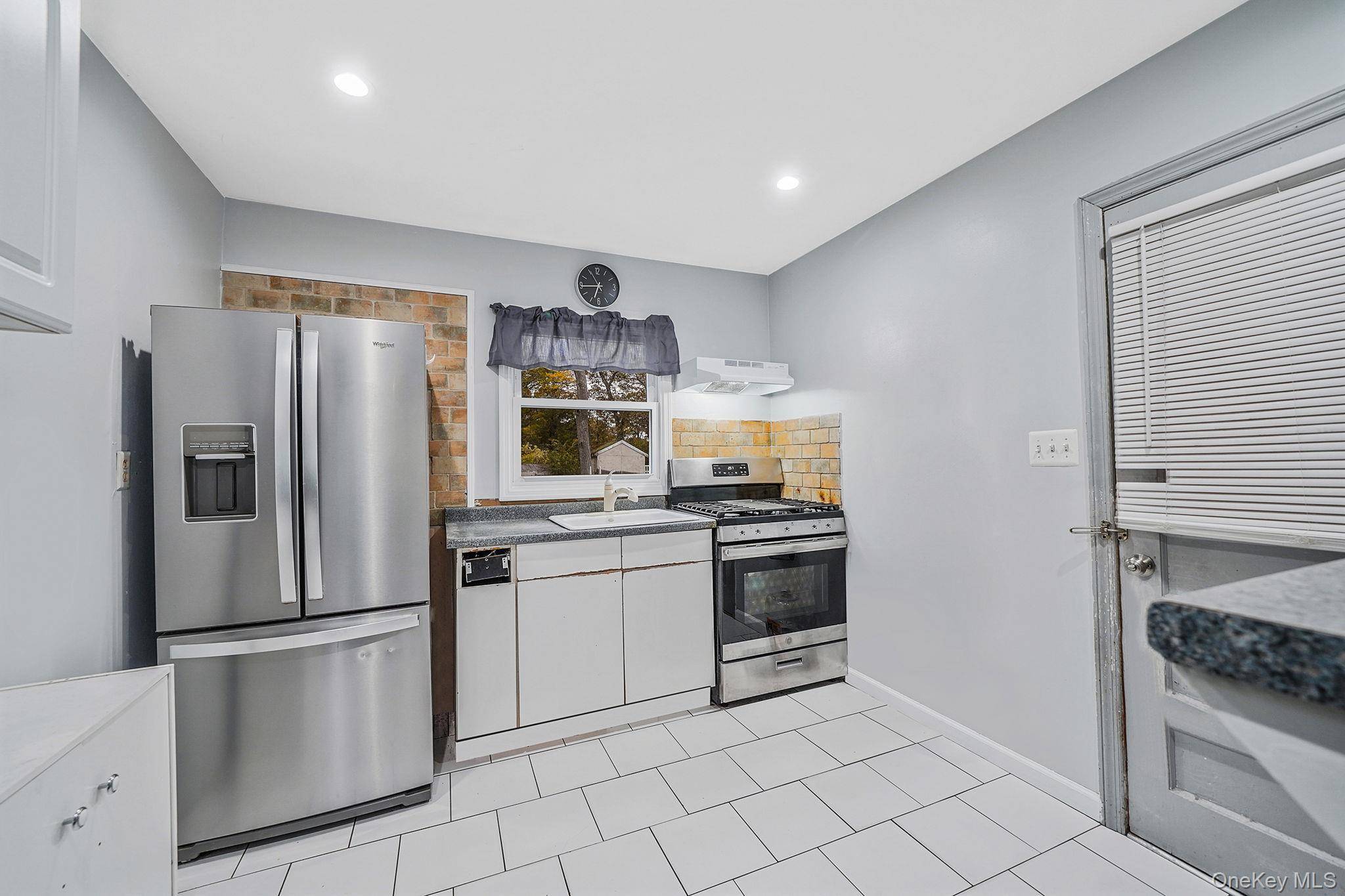 Shirley, NY 11967,302 Auborn AVE