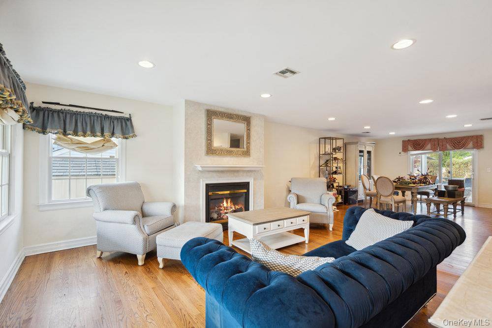 Syosset, NY 11791,47 Syosset CIR