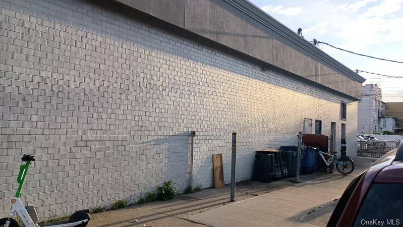 Bronx, NY 10461,2055 Williamsbridge RD