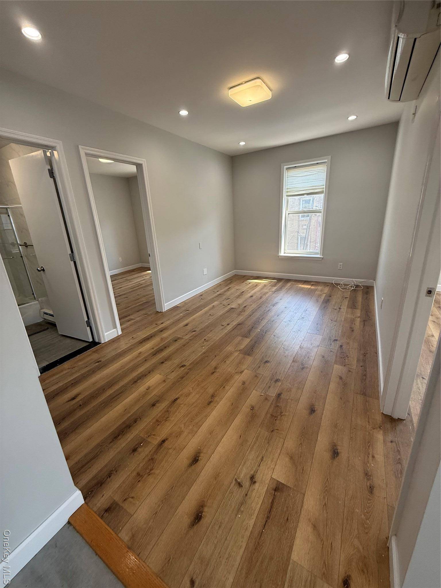 Ridgewood, NY 11385,6676 fresh pond rd 3R