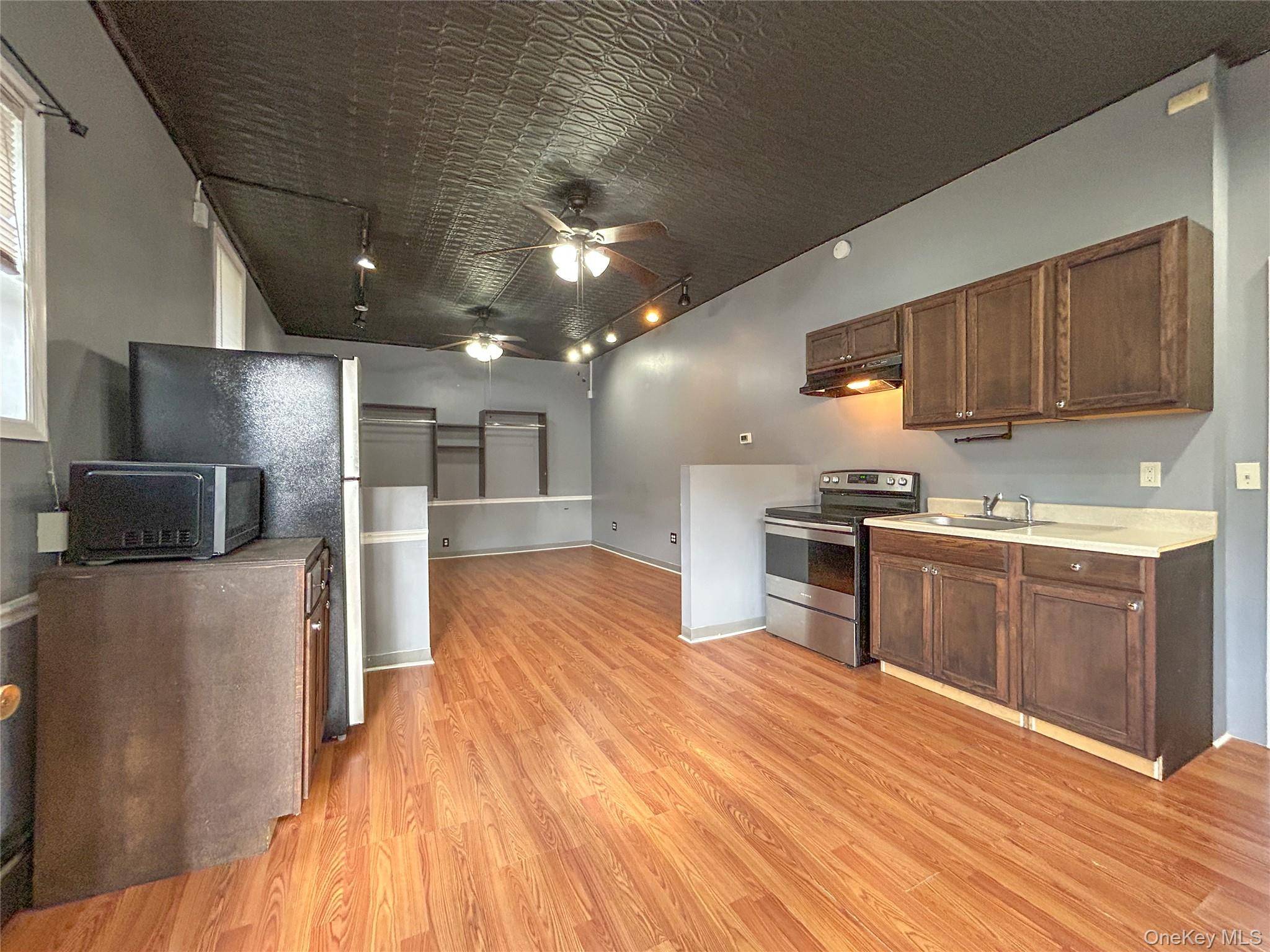 Poughkeepsie, NY 12603,51 Worrall AVE #3