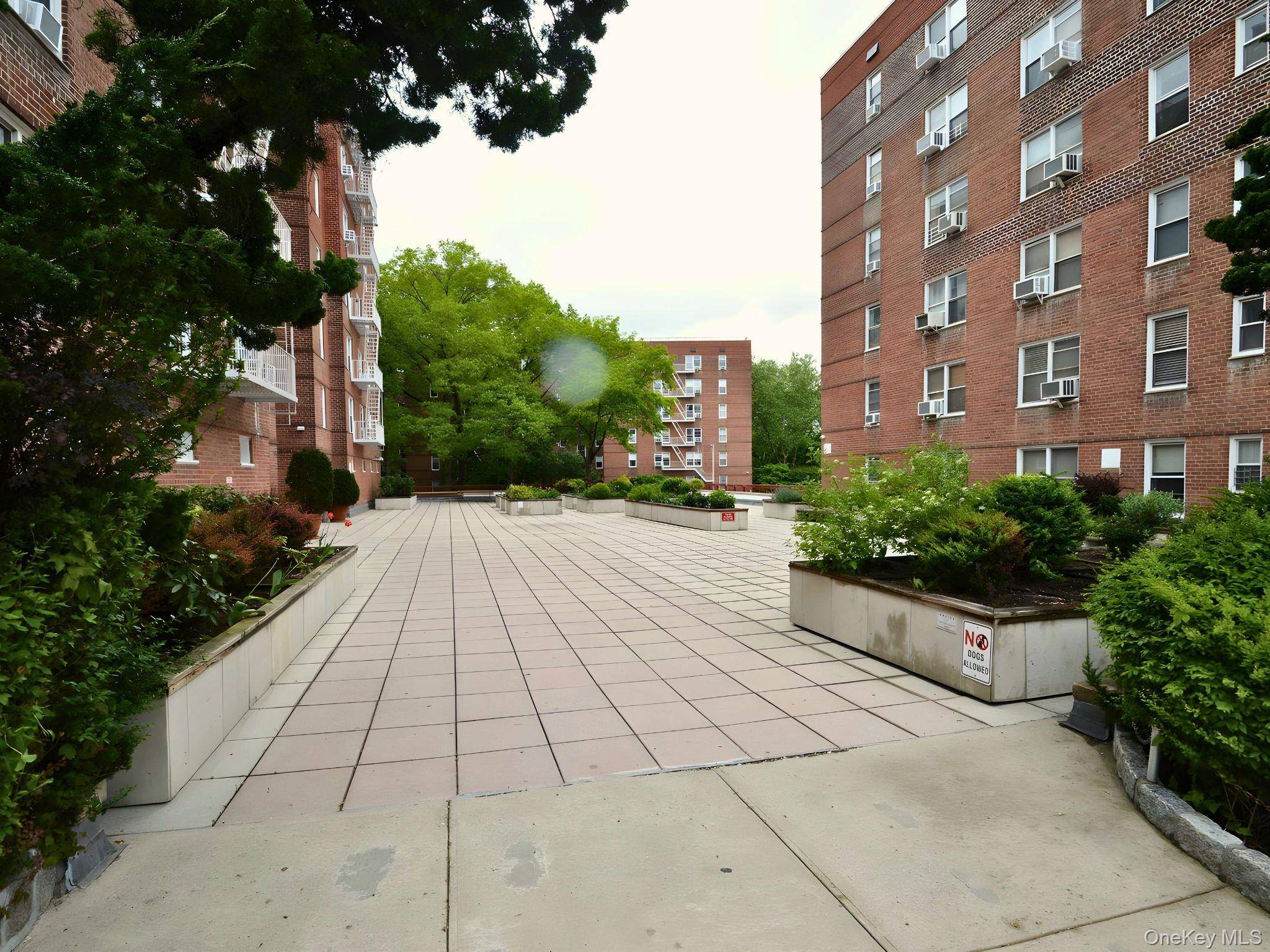 Yonkers, NY 10705,501 Riverdale AVE #2J