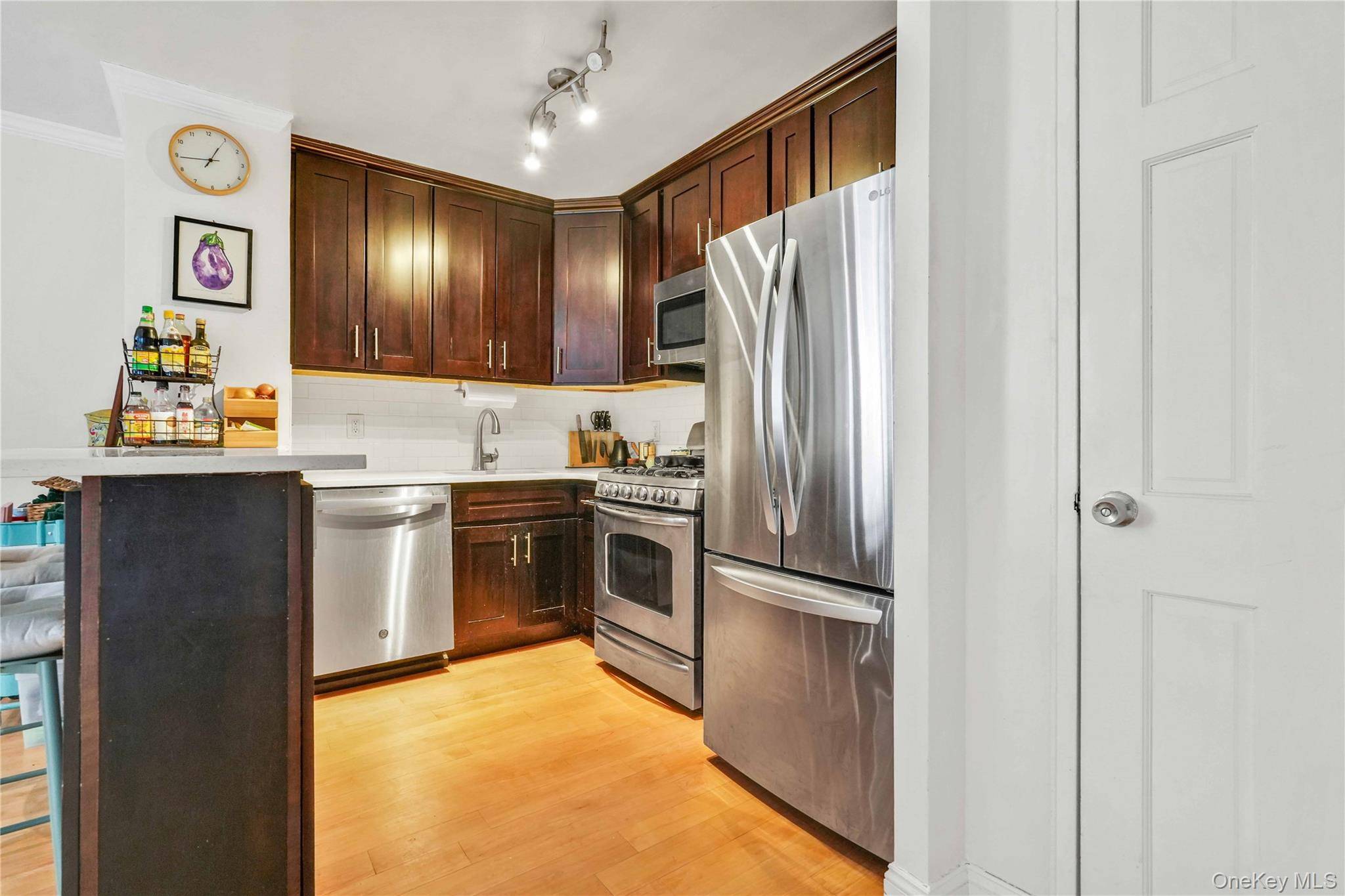 Woodside, NY 11377,52-40 39th DR #3U