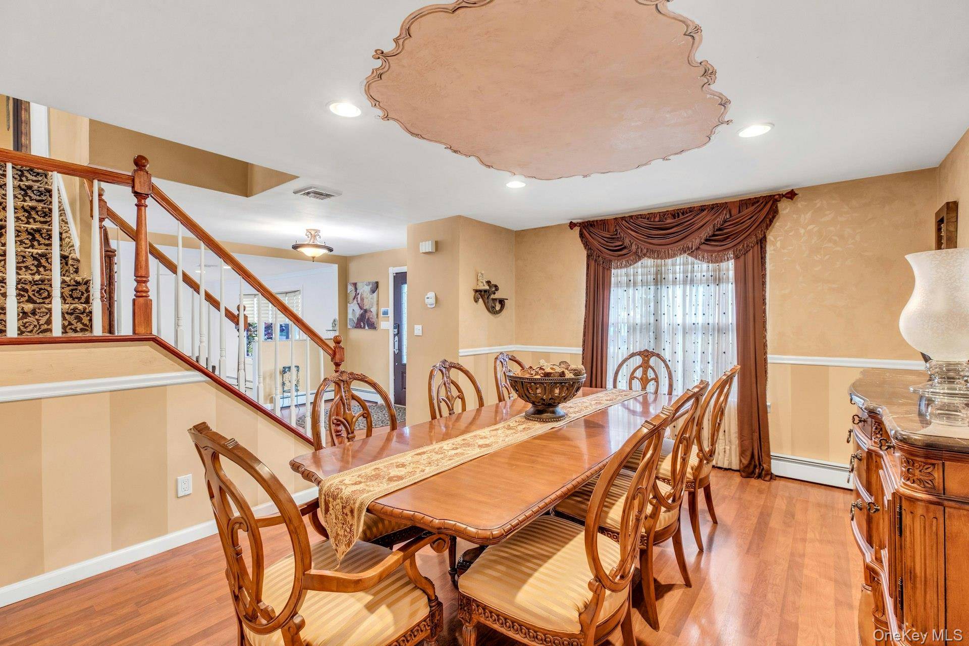 Islip, NY 11751,27 Hollister LN