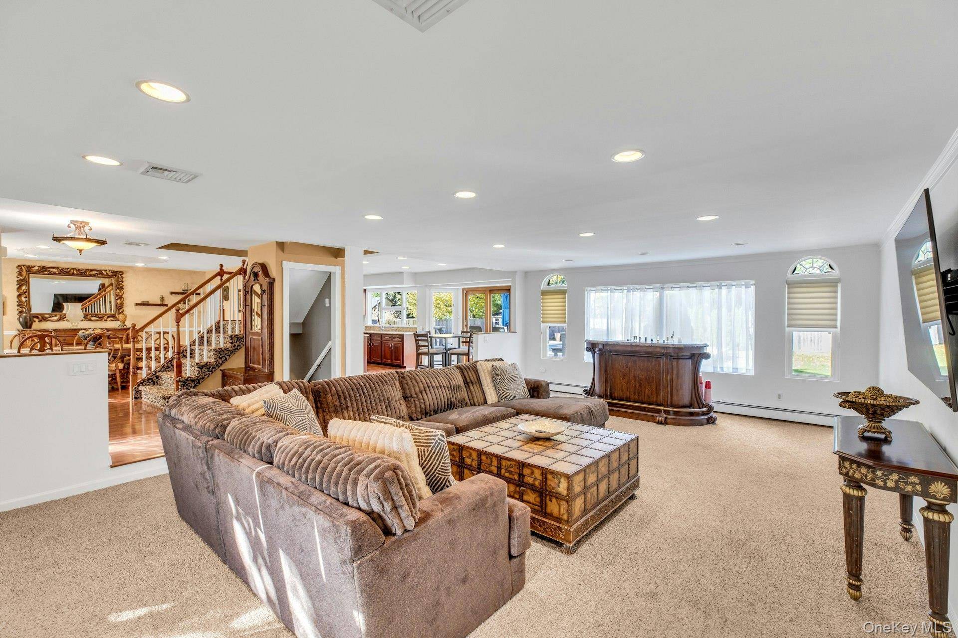 Islip, NY 11751,27 Hollister LN