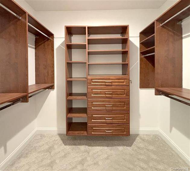 Westbury, NY 11590,471 Pacing WAY