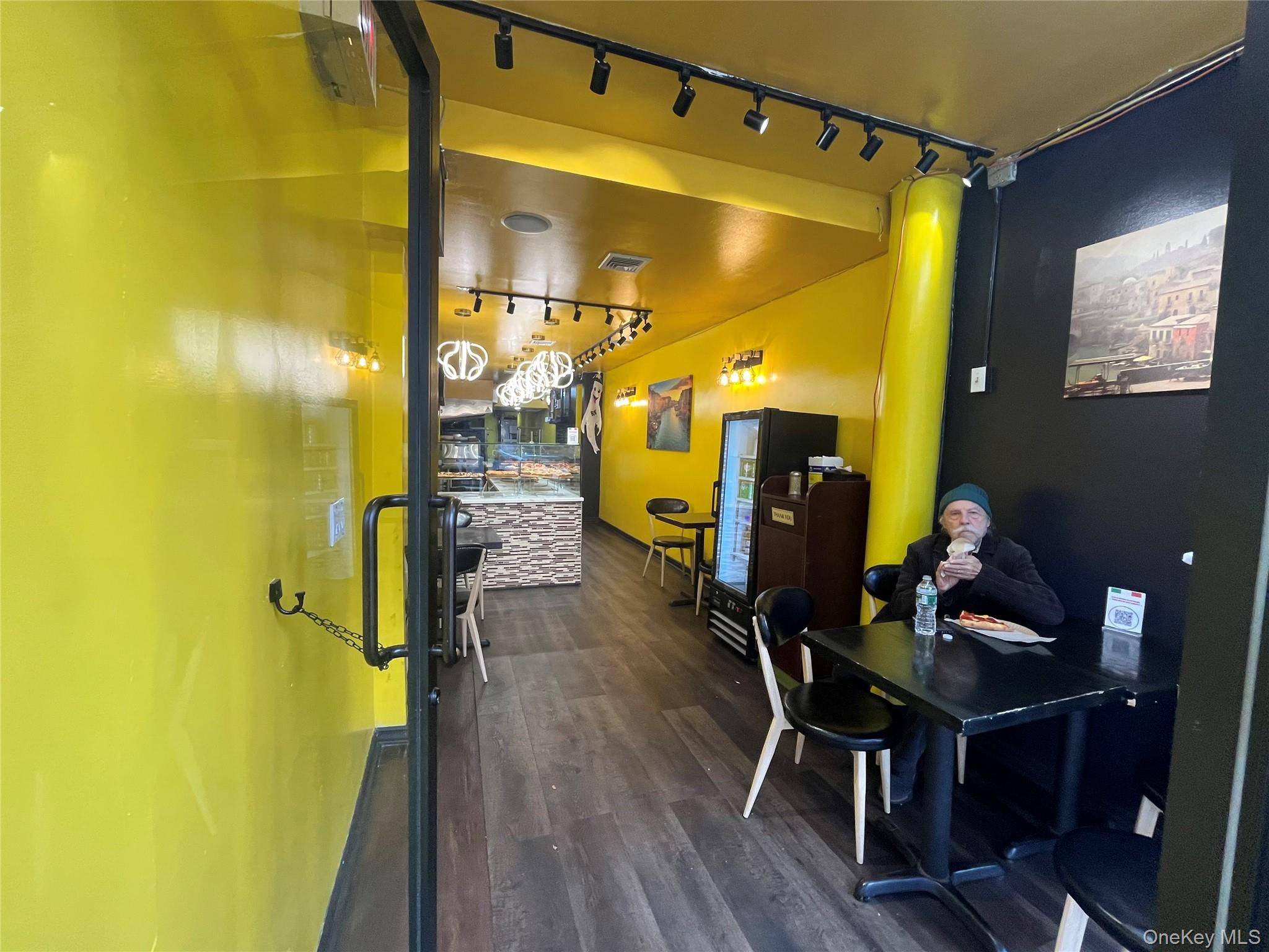 New York (manhattan), NY 10003,109 1st AVE