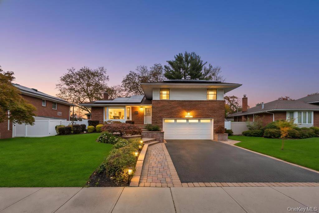 Plainview, NY 11803,24 Glenwood RD