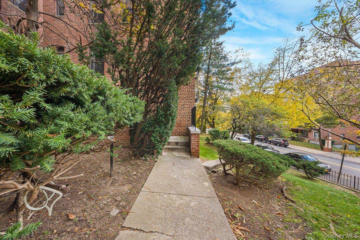 Yonkers, NY 10701,270 N Broadway #PS