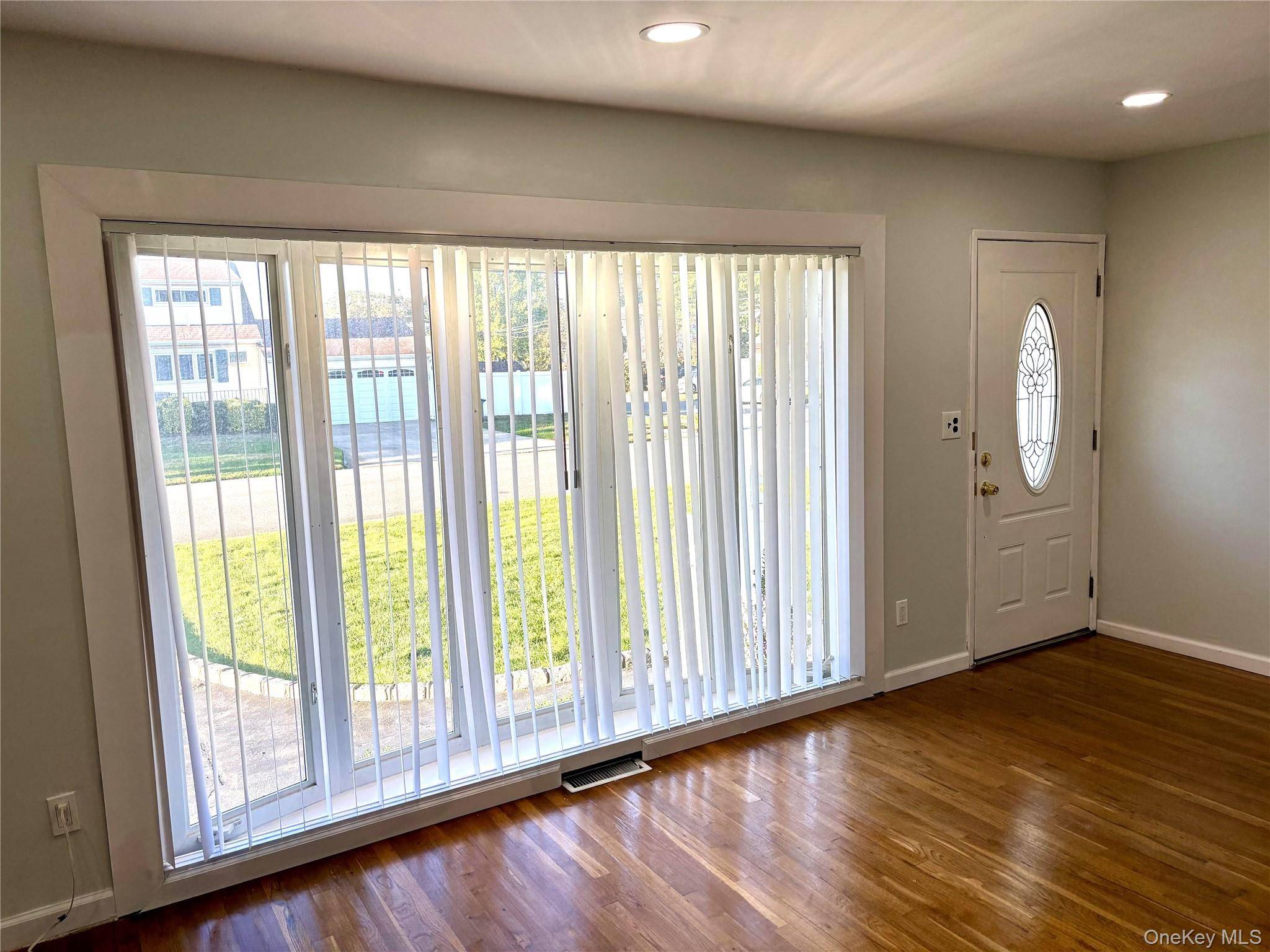 West Babylon, NY 11704,1483 4th ST