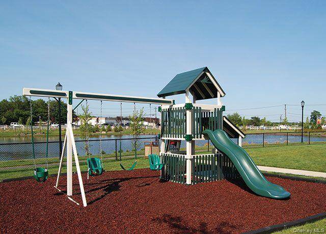 Holbrook, NY 11741,2200 Dolphin LN #615